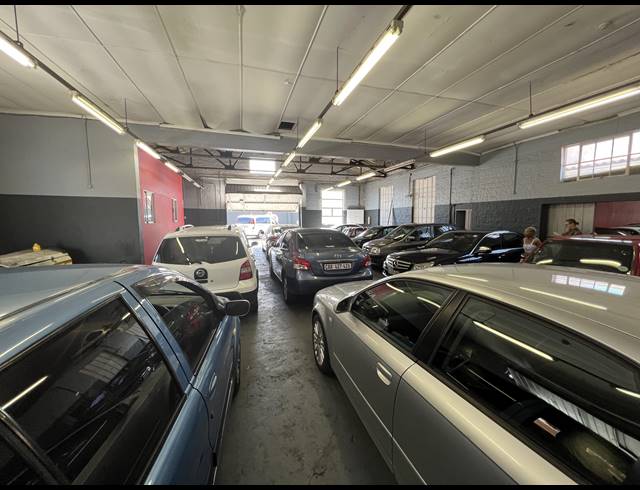 921M² SHOWROOM FOR SALE IN PAROW CENTRAL